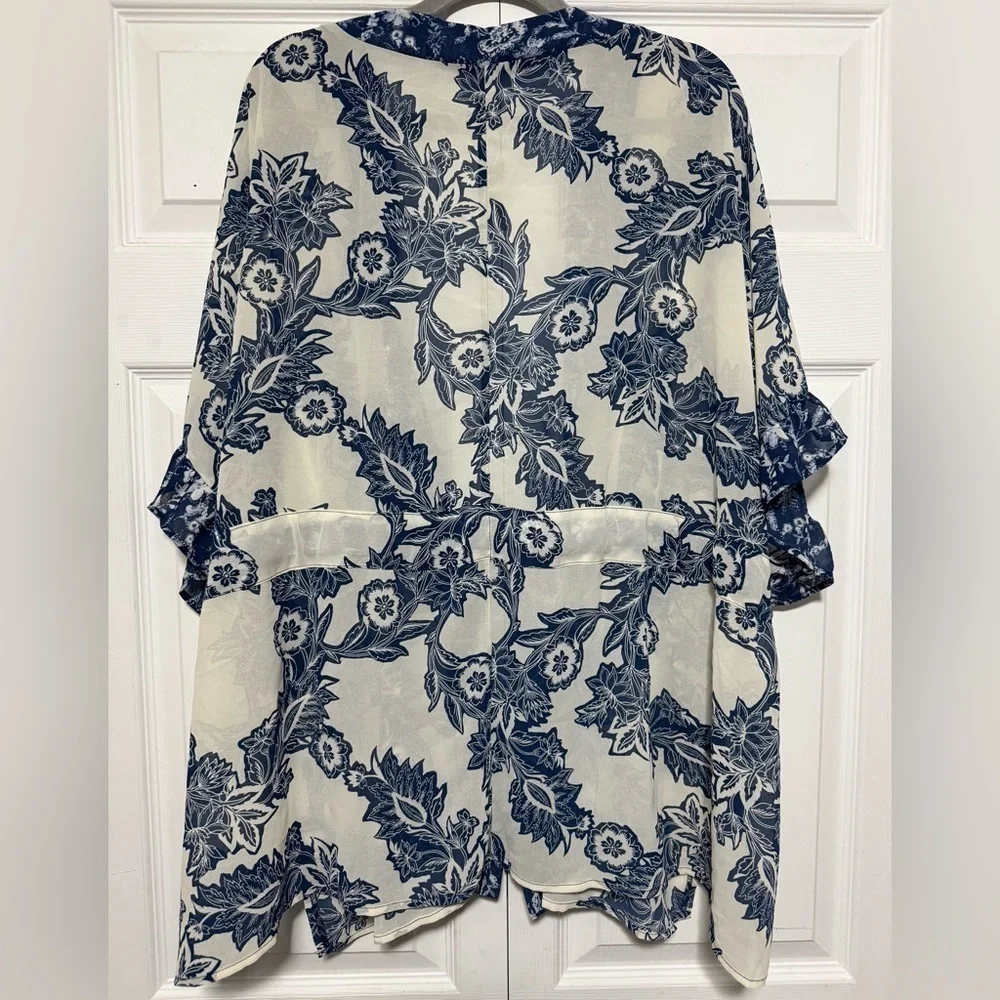 Maurices blue white